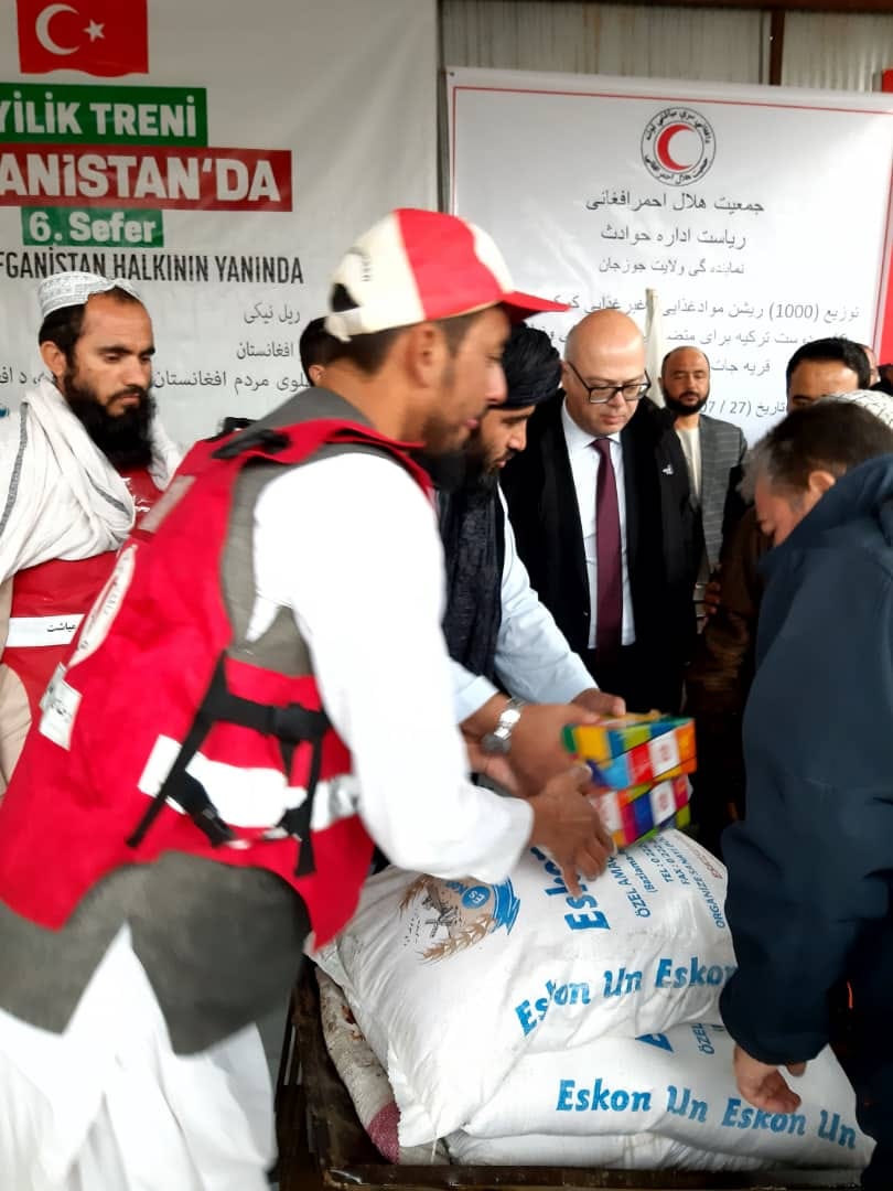 جمعیت هلال احمرافغانی در ولایت جوزجان به تعداد ۱۰۰۰ خانواده نیازمند را تحت پوشش مساعدت های خویش قرارداد!