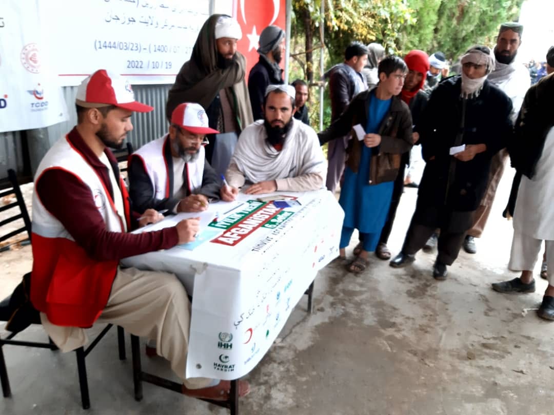 جمعیت هلال احمرافغانی در ولایت جوزجان به تعداد ۱۰۰۰ خانواده نیازمند را تحت پوشش مساعدت های خویش قرارداد!