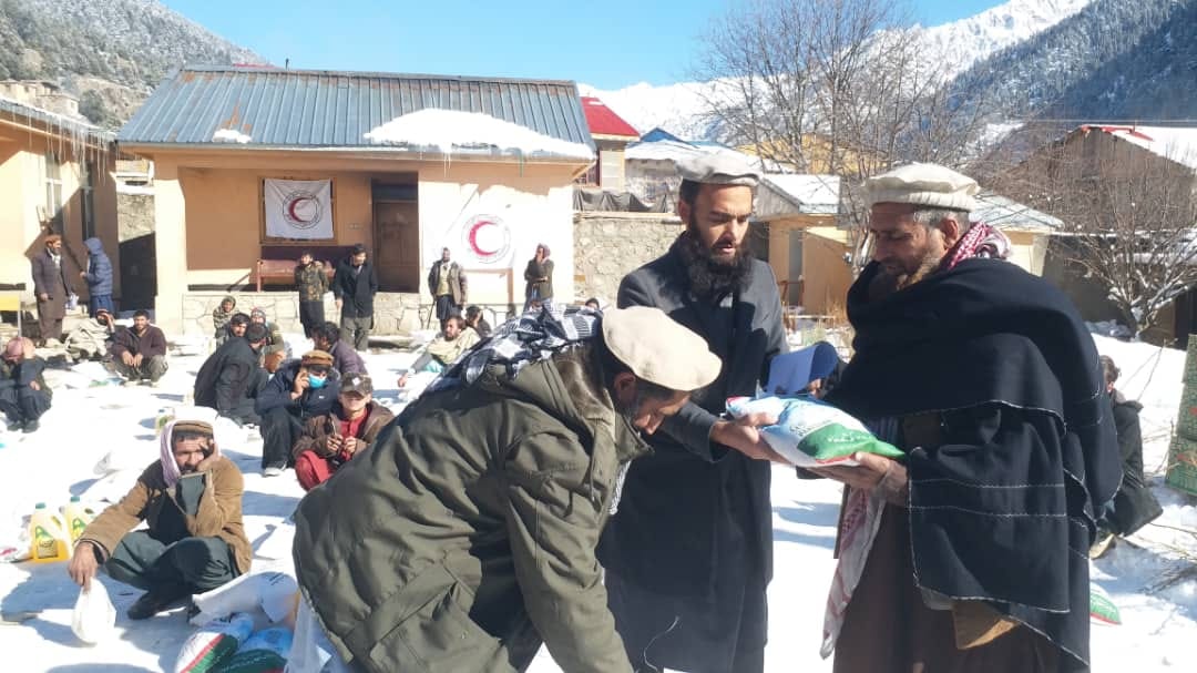 مساعدت جمعیت هلال احمر افغانی برای ۲۲۷ خانواده در ولایت نورستان صورت گرفت!
