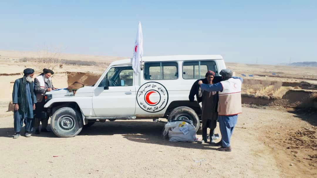 اغاز روند مساعدت های جمعیت هلال احمر افغانی برای ۲۰۰ خانواده در  ولایت زابل!