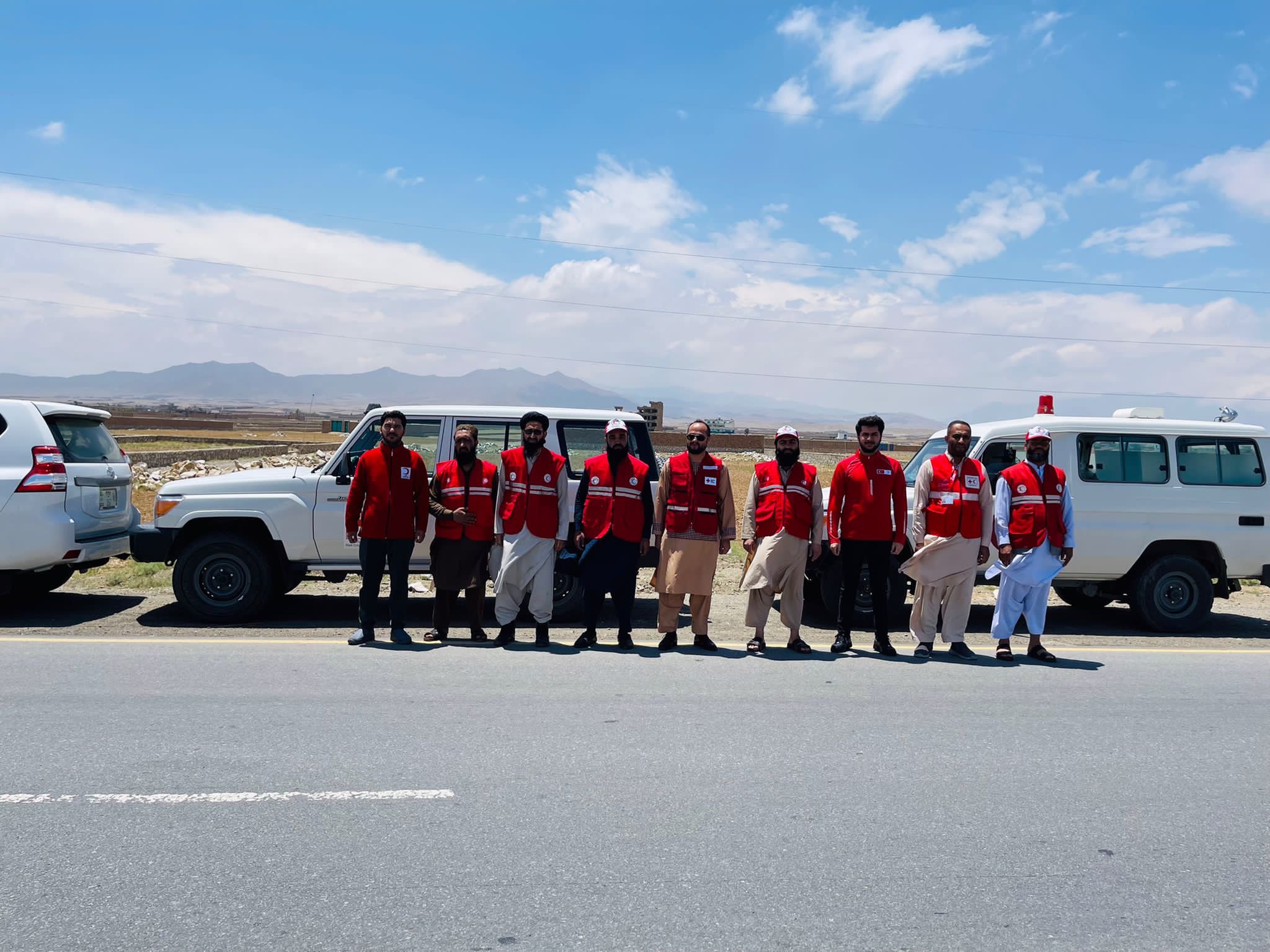 از جانب هلال احمر افغانی در مناطق زلزله زده ولایات خوست و پکتیکا علاوه بر کمک های نقدی از گدام های دفتر مرکزی هلال احمر افغانی در ۱۵ موتر مقدار ۴۰۰۰ تخته کمپل، ۸۰۰ باب خیمه، ۸۰۰ سیت آشپزخانه، ۸۰۰ تخته ترپال، ۱۶۰۰ عدد بوشکه آب، صد ها تخته توشک، بالشت ها، لحاف و مواد غذایی کمک ارسال گردید