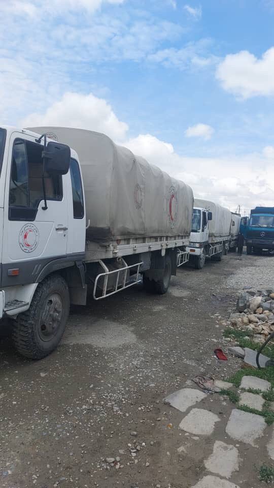 از جانب هلال احمر افغانی در مناطق زلزله زده ولایات خوست و پکتیکا علاوه بر کمک های نقدی از گدام های دفتر مرکزی هلال احمر افغانی در ۱۵ موتر مقدار ۴۰۰۰ تخته کمپل، ۸۰۰ باب خیمه، ۸۰۰ سیت آشپزخانه، ۸۰۰ تخته ترپال، ۱۶۰۰ عدد بوشکه آب، صد ها تخته توشک، بالشت ها، لحاف و مواد غذایی کمک ارسال گردید