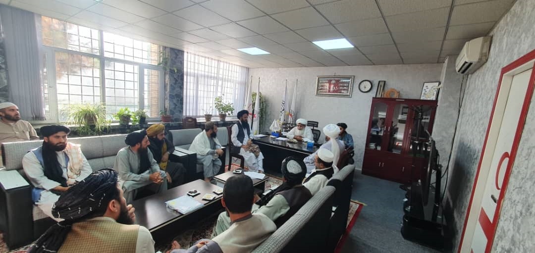 محترم ملا نورالدین ترابی معاون هلال احمر افغانی با روئسای ریاست های ساحوی هلال احمر افغانی بمنظور تسریع بیشتر فعالیت ها، توسعه و تسهیل در دفتر کار اش نشست دایر نمود.