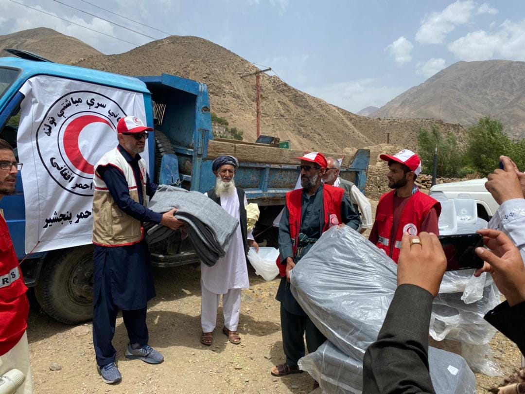 افغاني سرې میاشتې پنجشیر ولایت کې ۲۲ سیلاب ځپلو کورنیو سره مرسته ترسره کړه!