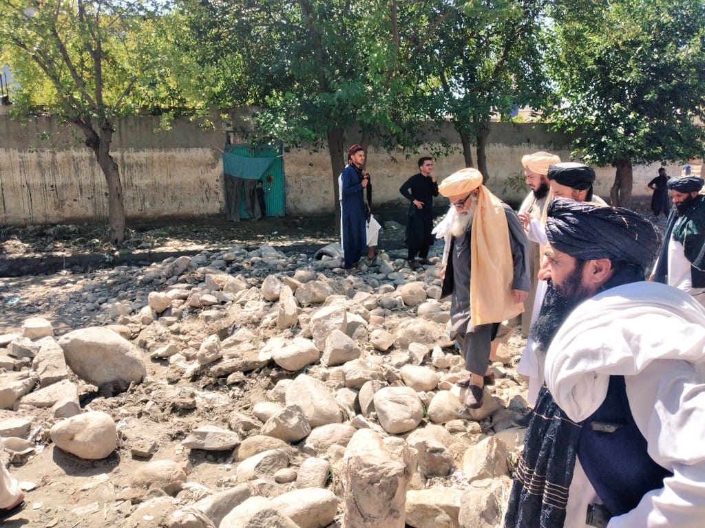  د افغاني سرې میاشتې سرپرست عمومي رئیس او ورسره پلاوي روانه اونۍ د ننګرهار ولایت په بېلابېلو ولسوالیو او د مرکز اړوند ځینو سیمو کې سیلابونو مالي او ځاني زیانونه واړول د ارزونې په موخه ننګرهار ولایت کې د زیانمنو کورنیو له مشرانو سره لیدنه ترسره کړه!