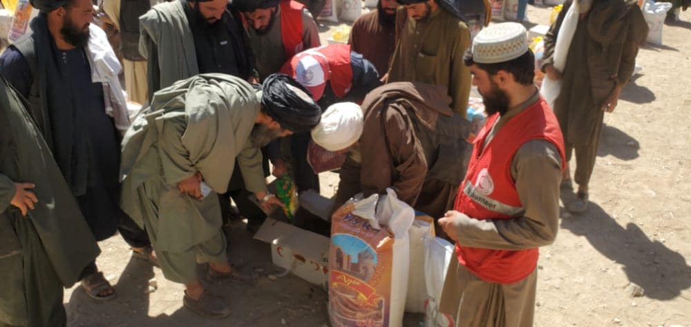 افغاني سرې میاشتې په باغران ولسوالۍ کې ۳۰۰ سیلاب ځپلو کورنیو ته د خوراکي توکو مرسته ووېشله!