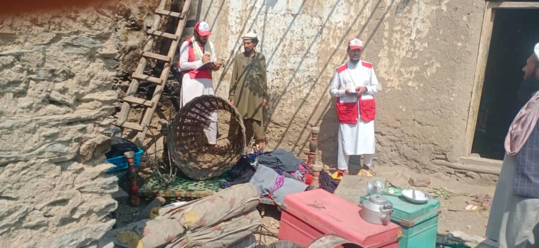سروی ۱۰۰ خانواده زلزله زده در ولسوالی دره نور توسط هلال احمر افغانی تکمیل شد!
