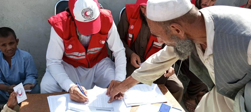 افغاني سرې میاشتې له لوري د لغمان ولایت ۴۰۰ بېوزله او سېلاب ځپلو کورنیو ته د خوراکي توکو مرسته وویشل شوه!