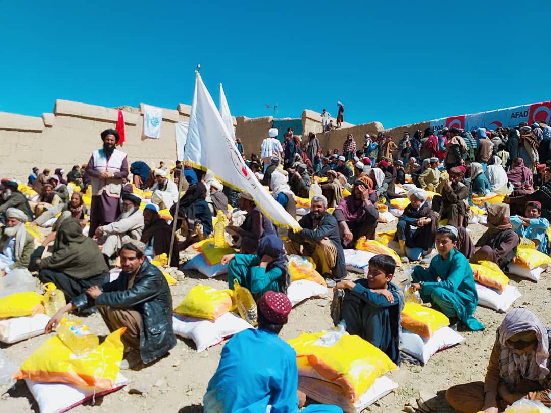 ميدان وردګ ولایت کې د افغاني سرې میاشتې له لوري ۵۰۰ کورنیو ته مرسته ووېشل شوه!