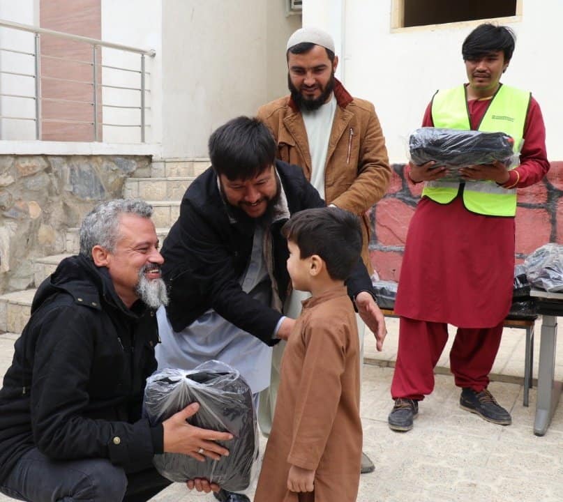 د افغاني سرې میاشتې له ښوونځي سره د آلمان د سولې کلي د موسسې مرسته!