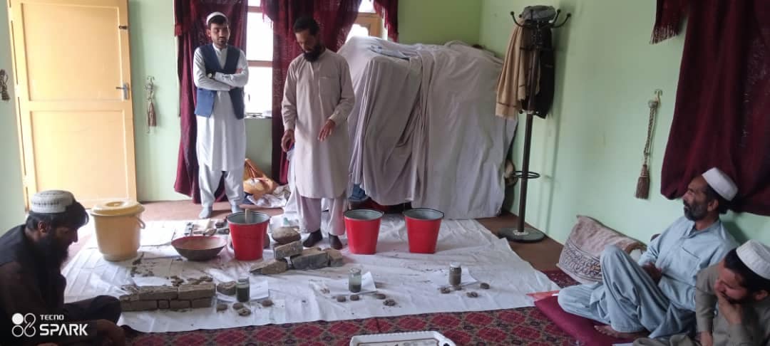 دخوست ولایت دسرې میاشتي نمایندګې ریاست کې د خامو کورونو دجوړوني په تړاو مسلکي کارګرانو ته دوه ورځنې ورکشاپ پای ته ورسید!