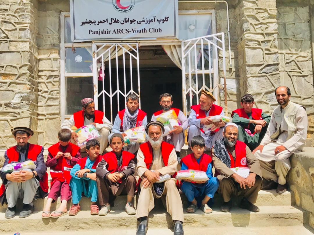 پنجشېر ولایت کې د افغاني سرې میاشتې له لوري ۳۵ رضاکارانو ته روغتیایي توکي وویشل شول!