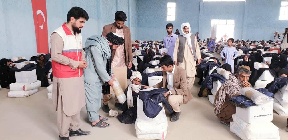 جمعیت هلال احمرافغانی برای ۳۰۰ خانواده در ولایت نیمروز مساعدت نمود!