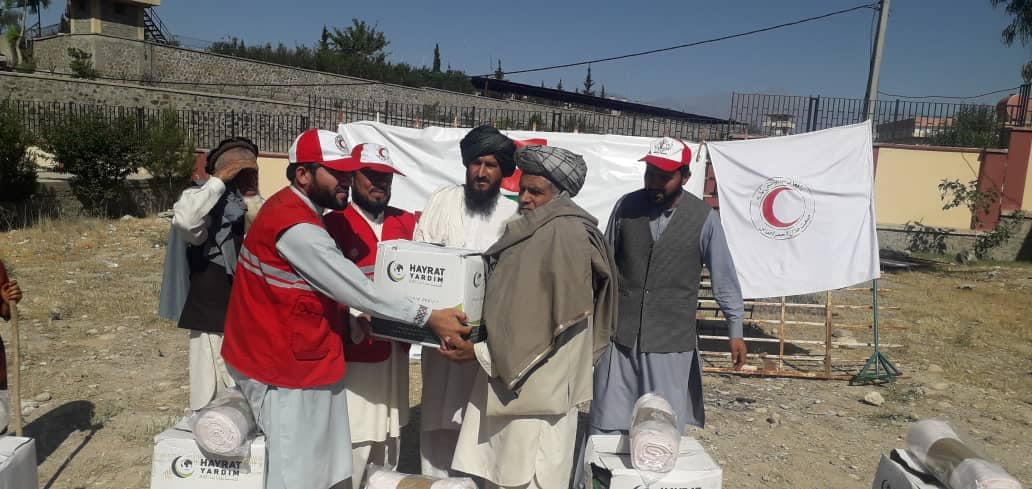 جمعیت هلال احمرافغاني در ولایت لغمان برای ۳۰۰ خانواده مساعدت نمود!