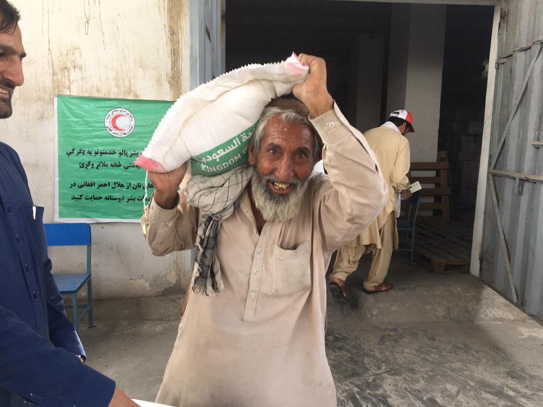 ننګرهار ولایت کې ۲۳۸ کورنیو ته مرسته ووېشل شوه!