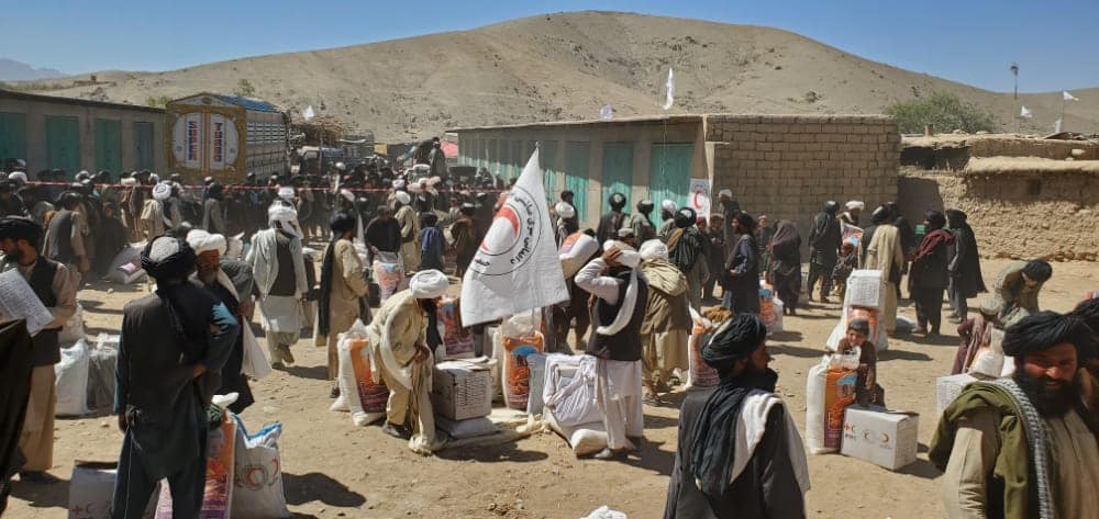 افغاني سرې میاشتې په باغران ولسوالۍ کې ۳۰۰ سیلاب ځپلو کورنیو ته د خوراکي توکو مرسته ووېشله!