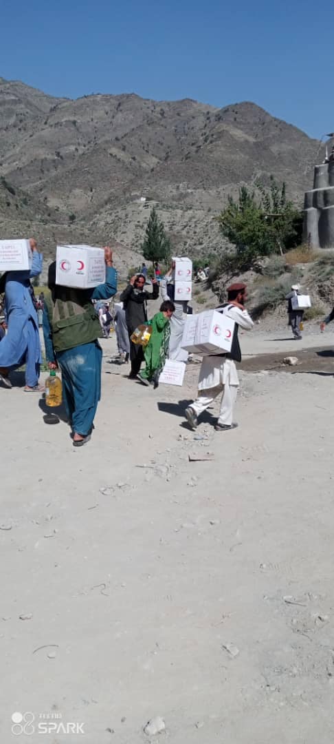 د افغاني سرې میاشتې له لوري خوست ولایت کې 400 زلزله ځپلو کورنیو ته مرسته ووېشل شوه!