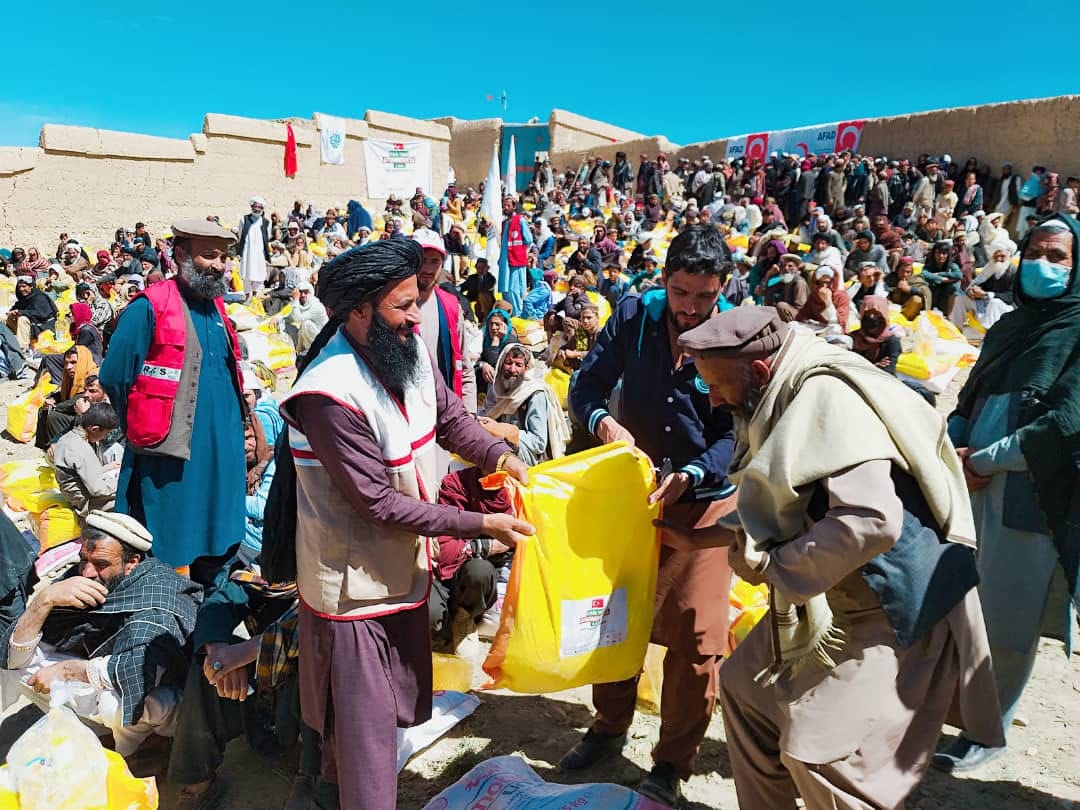 ميدان وردګ ولایت کې د افغاني سرې میاشتې له لوري ۵۰۰ کورنیو ته مرسته ووېشل شوه!