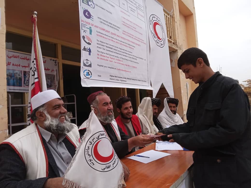 به ۱۵۰ خانواده سیلاب زده در ولایت غزنی کمک نقدى صورت گرفت.