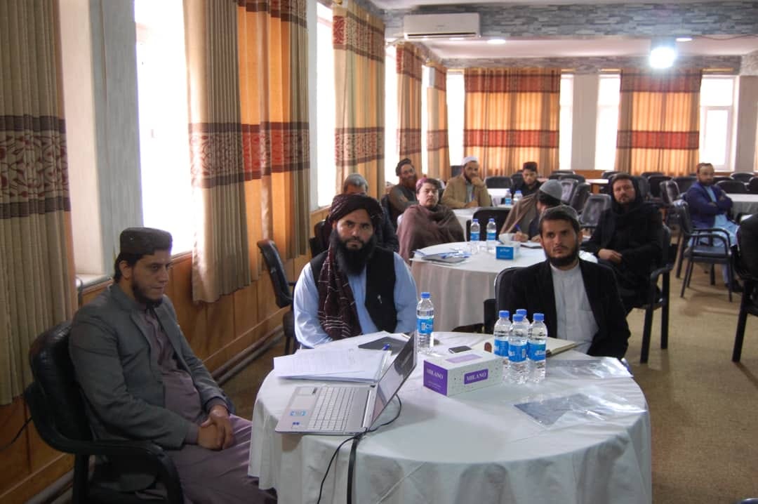 د افغاني سرې میاشتې کارکوونکو ته د قراردادونو او شرط لیکونو د تسوید په اړه دوه ورځنی ورکشاپ جوړ شو!