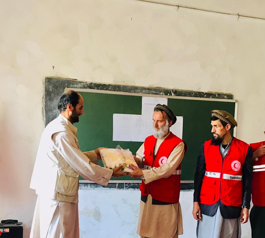 پنجشېر ولایت کې د افغاني سرې میاشتې له لوري ۳۵ رضاکارانو ته روغتیایي توکي وویشل شول!