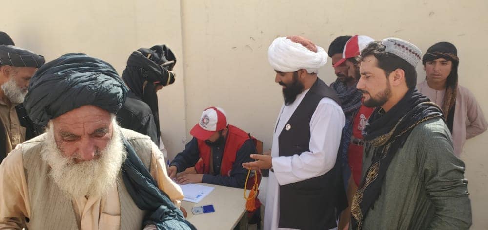 جمعیت هلال احمرافغانی برای ۳۰۰ خانواده در ولایت هلمند مساعدت نمود!