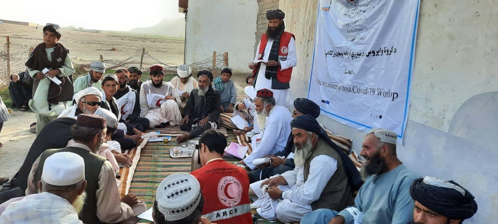 هلال احمرافغانی در ولایت کندهار برای ۱۰۰ تن رضاکار آموزش کمک های اولیه صحی داد!