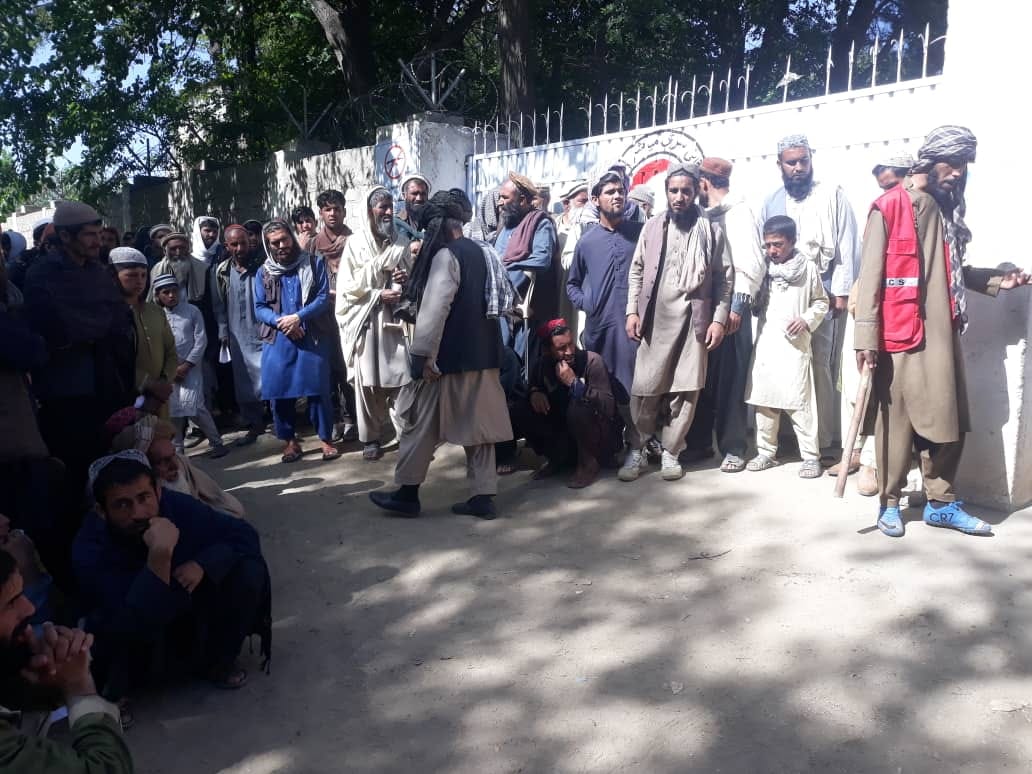 جمعیت هلال احمر افغانی به ۵۰۰ خانواده نیازمند ولایت پروان مواد غذایی مساعدت نمود!