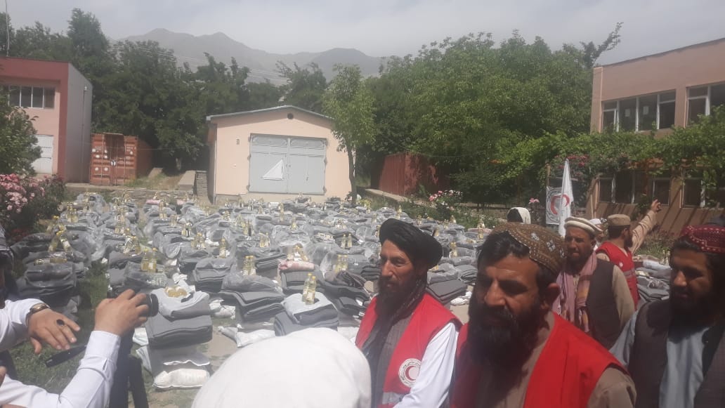 هلال احمرافغانی در ولایت پروان برای ۲۰۰ خانواده سیلاب زده مساعدت نمود!