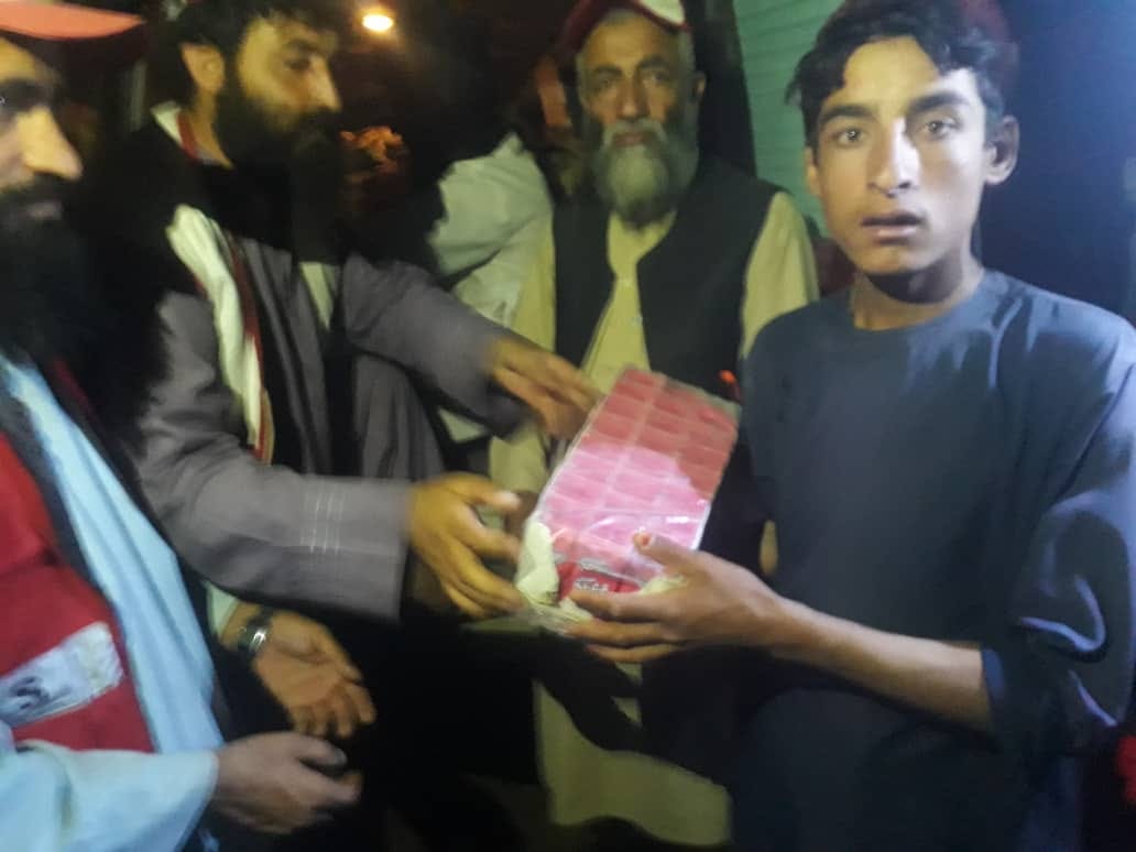 د افغاني سرې میاشتې‌ ټولنې د ارزګان ولایت په خاص ارزګان ولسوالۍ کې(۱۵) کورنیو ته غیري خوراکي مواد او (۲۰۰۰) زره سېلاب ځپلو کورنیو ته وچه ډوډۍ او ملایې ووېشل!