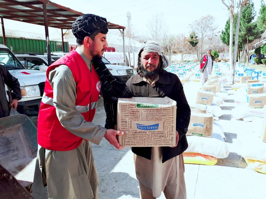 بلخ کې له ۳۰۰ کورنیو سره افغاني سرې میاشتې مرسته وکړه!