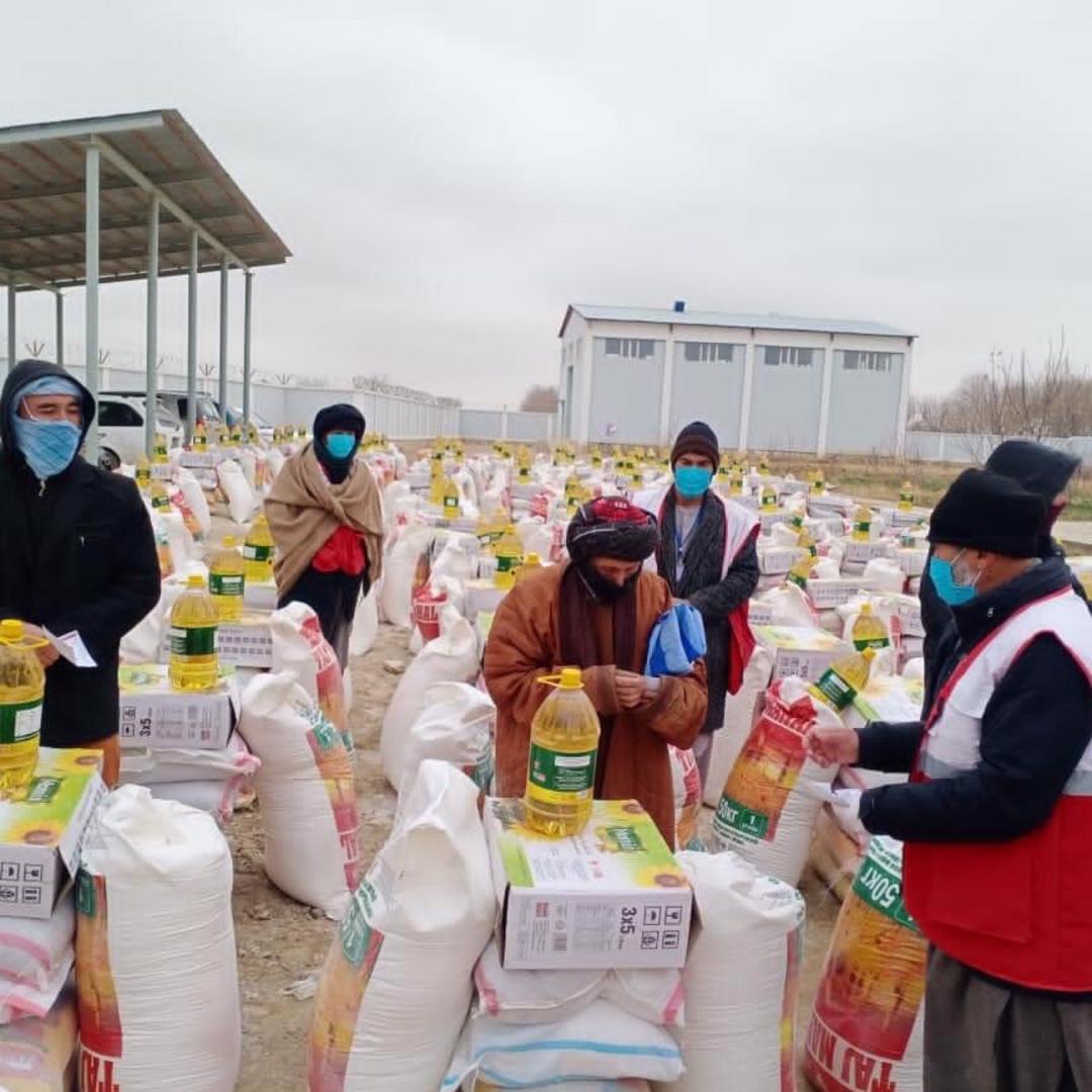 برای ۴۰۰ فامیل مستحق در ولسوالی فیض اباد ولایت جوزجان مساعدت توزیع گردید!