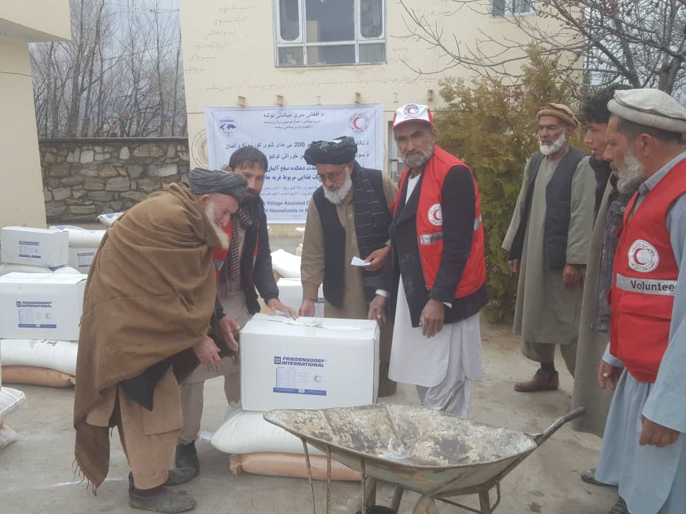 جمعيت هلال احمر افغاني در ولايت کاپیسا برای ۲۰۰ خانواده مساعدت نمود!