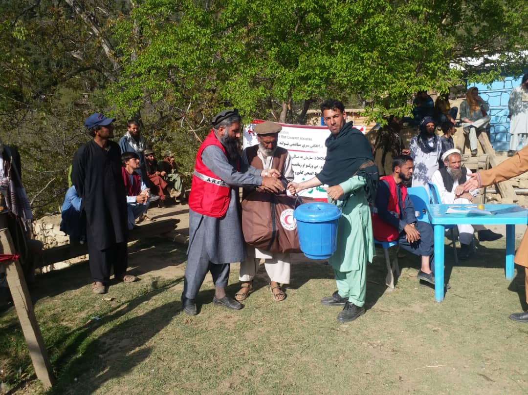 نورستان ولایت کې ۱۴۲۵ کورنیو ته د روغتیا ساتنې توکي ووېشل شول!