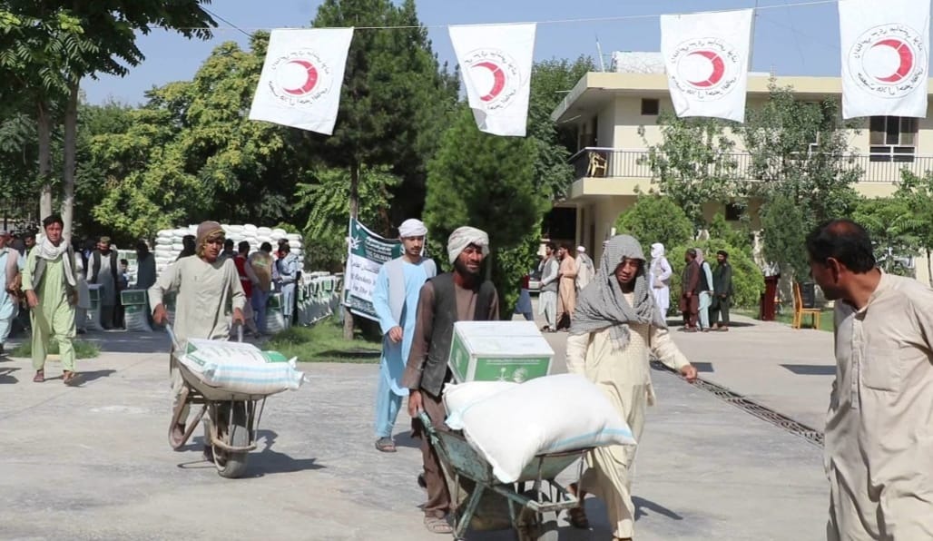 په بلخ ولایت کې ۹۱۰بېوزله کورنیو ته د افغاني سرې میاشتې مرسته!