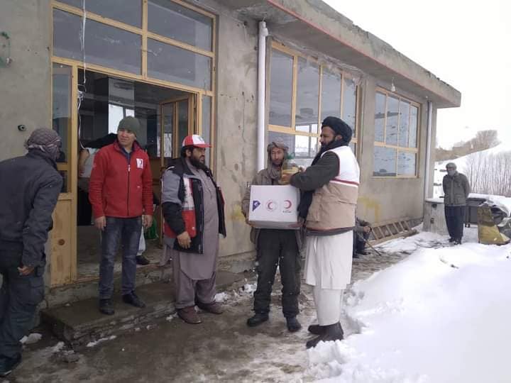 ميدان وردګ ولایت کې د افغاني سرې میاشتې ټولنې له لوري ۳۳۲کورنیو ته مرسته ووېشل شوه!