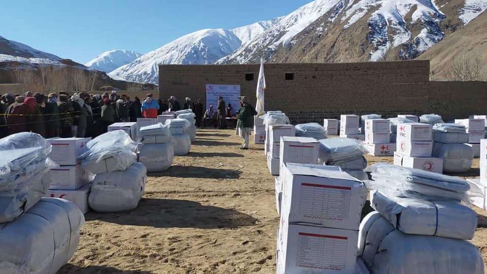 بدخشان کې افغاني سرې میاشتې ۳۸۳ کورنیو ته د غیر خوراکي توکو مرسته وویشله