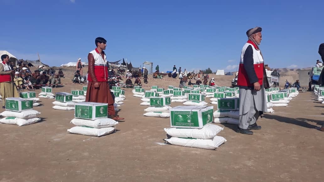 بادغیس کې ۲۵۰۰ کورنیو ته د افغاني سرې میاشتې له لوري د خوراکي توکو مرسته پیل شوه