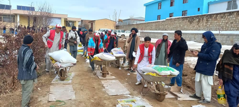 آسیب دیده گان ولایت دایکندی بار چهارم نیز از کمک های جمعیت هلال احمر افغانی مستفید شدند!