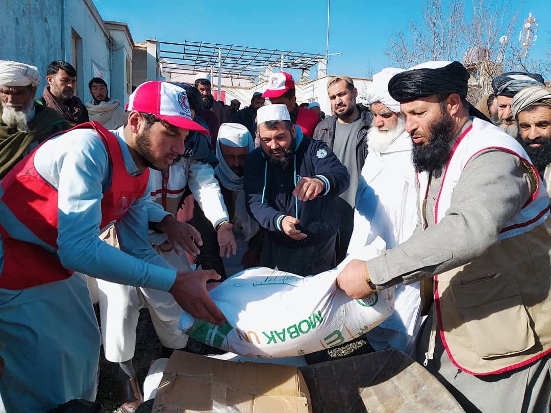 لوگر ولایت کې د افغاني سرې میاشتې له لوري ۳۰۰ کورنیو ته مرسته ووېشل شوه!