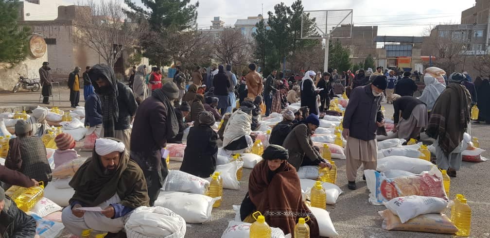 هرات کې د افغاني سرې میاشتې له لوري ۶۰۰ نورو اړمنو کورنیو ته مرسته وویشل شوه!