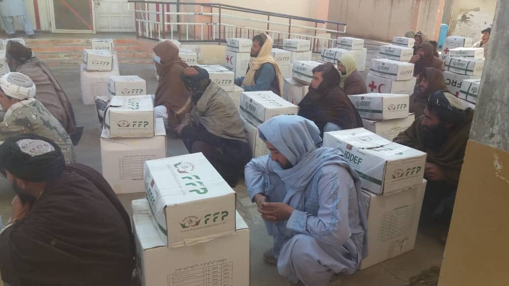 کندهار کې ۲۰۰ کورنیو ته د افغاني سرې میاشتې له لوري مرسته وویشل شوه