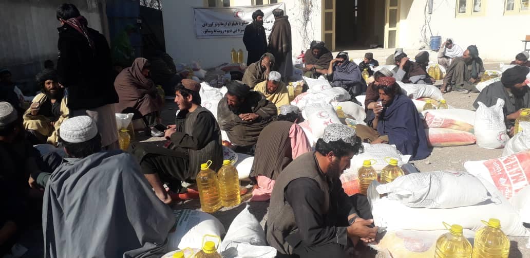 په ارزګان کې د افغاني سرې میاشتې له لوري له ۱۴۱ کورنیو سره مرسته وشوه