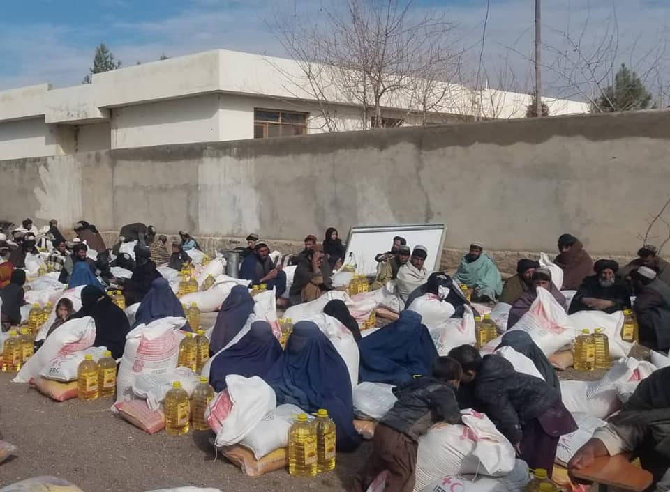 روند مساعدت جمعیت هلال احمر افغانی در ولایت ارزگان به ۲۸۰۰ فامیل رسید!