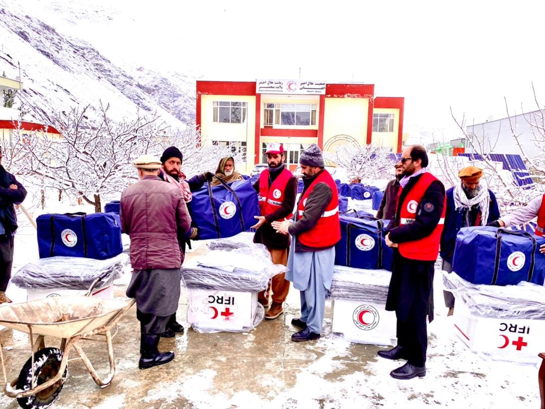 مساعدت های جمعیت افغانی سره میاشت برای ۳۰۰ فامیل متضررین سیلاب ها در ولایت پنجشیر!