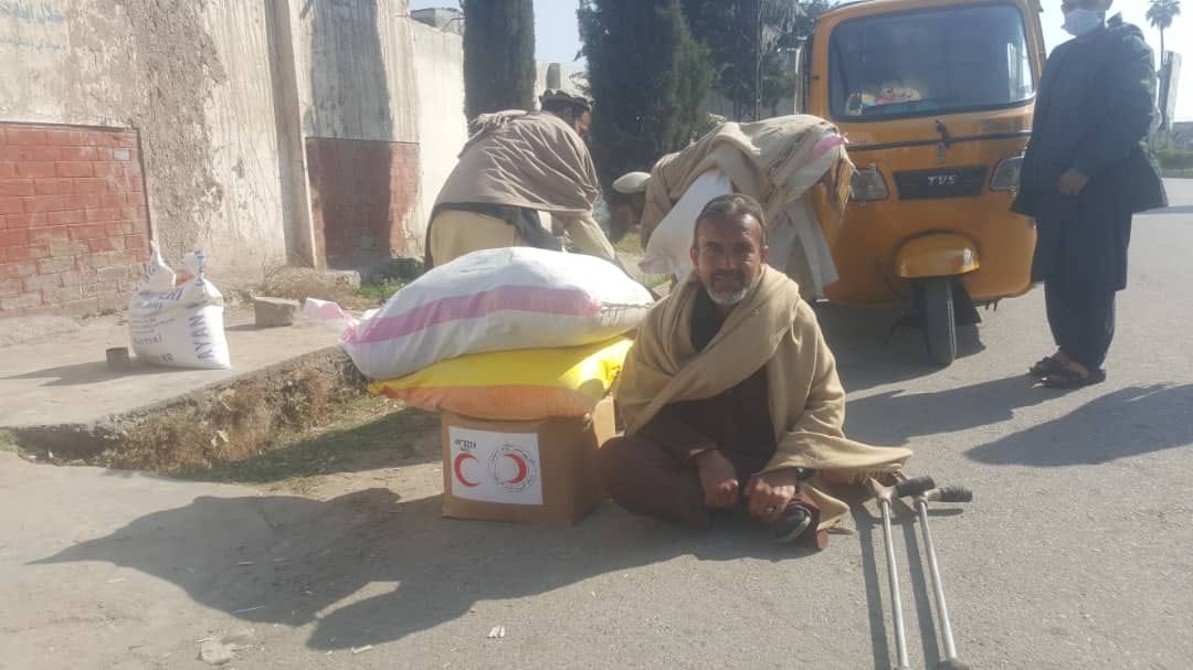 ننګرهار کې د افغاني سرې میاشتې له لوري ۳۰۰ کورنیو ته مرسته وویشل شوه!